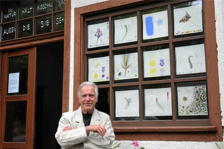 Alfred Bast beschäftigt sich mit Formen und weniger greifbaren Energien der Natur. Dazu verwendet er auch öfters pflanzliche Materialien. Im Kunstfenster ist nun eine Auswahl seiner Arbeiten zu sehen. Foto: Elisabeth Klaper
