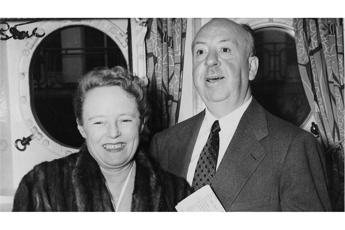 Eine Liebe fürs Leben und die Filmkunst Alfred Hitchcock mit seiner Ehefrau und wichtigsten Kollegin Alma Reville im Jahr 1954.