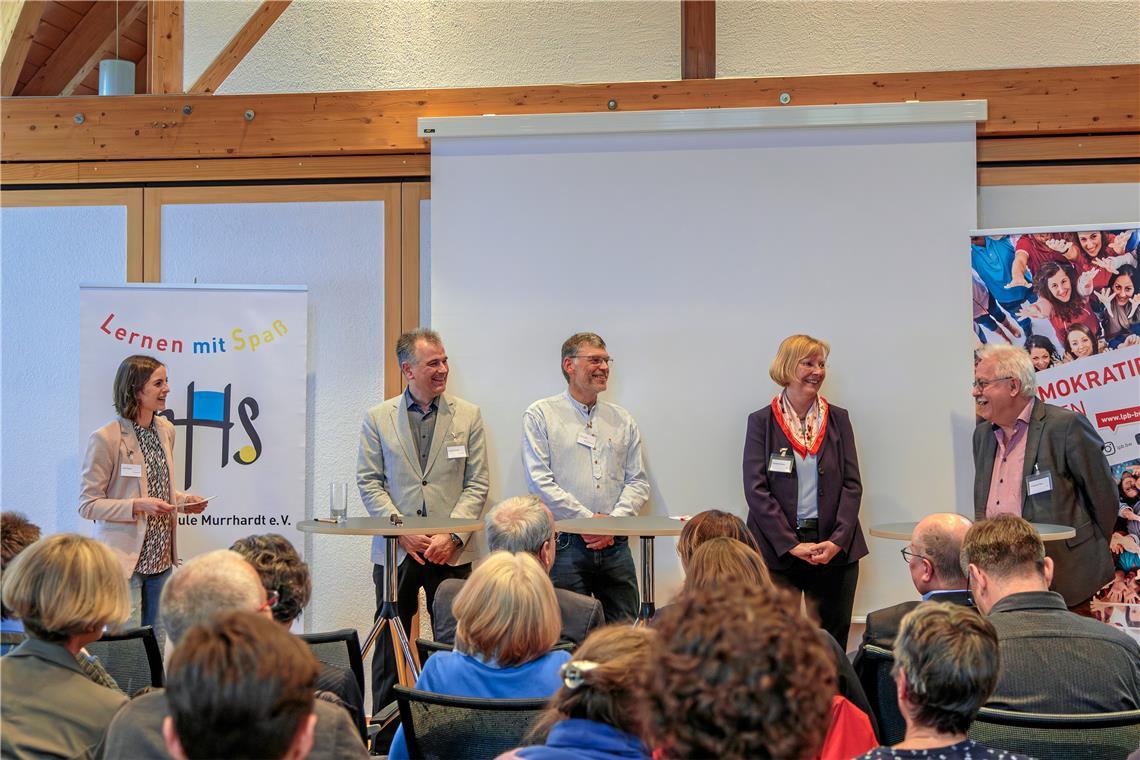 Alice Robra (von links) mit Andreas Winkle, Gerd Linke, Elisabeth Zenker und Wolfgang Hess, die zu verschiedenen Problemen ihre Einschätzung und Lösungsideen abgaben. Foto: Stefan Bossow