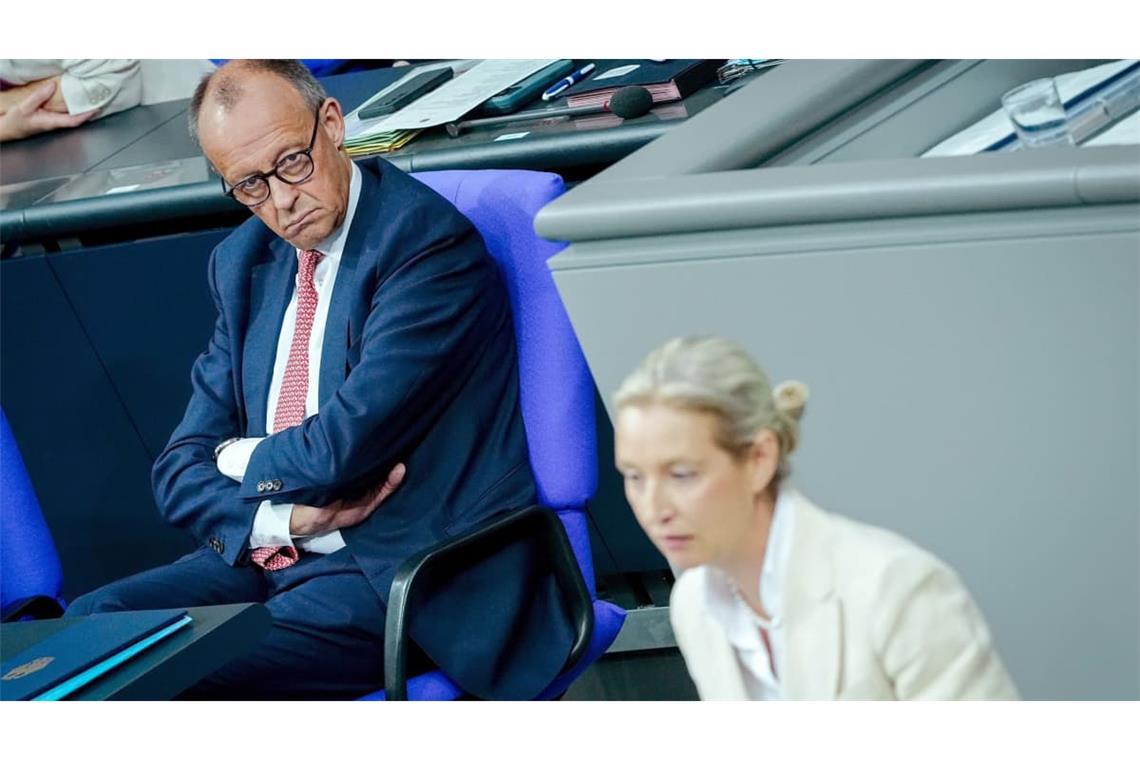 Alice Weidel, Fraktionsvorsitzende der AfD, spricht in der Generaldebatte zum Haushalt im Plenum des Bundestags vor Bundeskanzler Friedrich Merz (CDU).