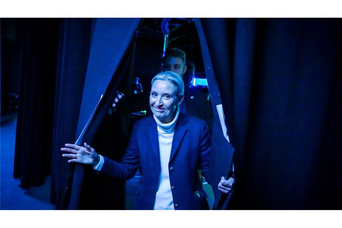 Bilder des Tages Alice Weidel kommt nach dem „Quadrell", der Vierer-Fernsehrunde der Kanzlerkandidaten, aus dem Studio.