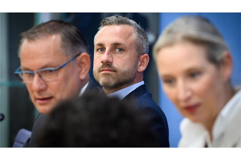 Alice Weidel und Tino Chrupalla, die Bundesvorsitzenden der AfD, äußern sich zusammen mit Ulrich Siegmund, AfD-Spitzenkandidat in Sachsen-Anhalt, in der Bundespressekonferenz zum Ergebnis der Landtagswahl in Sachsen-Anhalt.