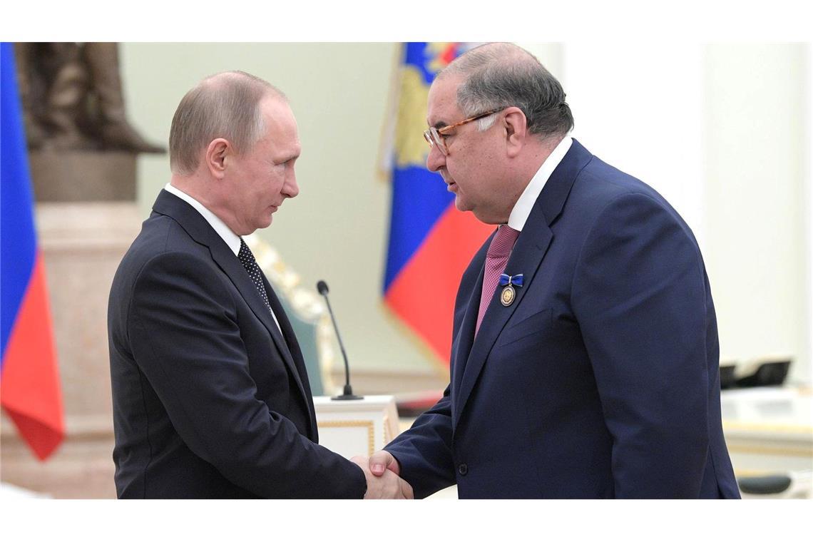 Alischer Usmanow wird von der EU bislang als kremlfreundlicher Oligarch mit besonders engen Verbindungen zu Präsident Wladimir Putin bezeichnet. (Archivbild)