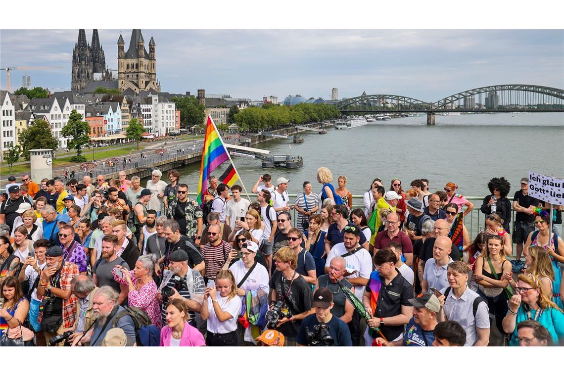 Alle Jahre wieder am ersten Juli-Wochenende gibt es in Köln die große Pride-Demo. (Archivbild)