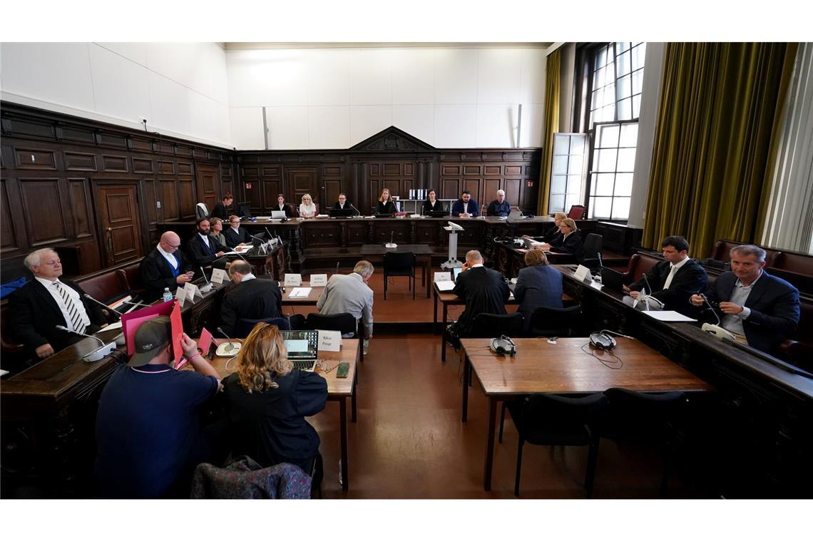 Auf "einige Worte" von Christina Block folgen viele Fragen Alle Prozessbeteiligten - Gericht, Staatsanwaltschaft, Verteidiger und Nebenklage - haben das Recht, die Angeklagten zu befragen. (Archivbild)
