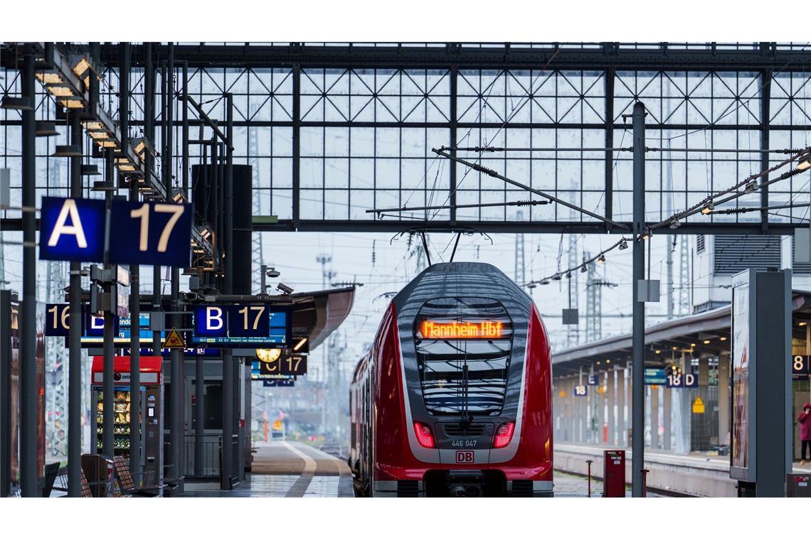 Bahn: Verkehr auf der Riedbahn stabil angelaufen Alle Züge waren wieder über die Hauptstrecke - letzte Einschränkungen sollen zum 24. Dezember auslaufen.