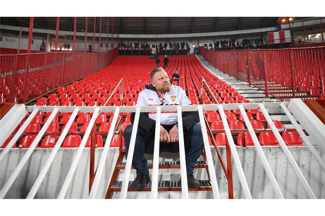 Bilder des Tages Allein auf weiter Flur: ein Teil der VfB-Stuttgart-Fans hat wegen Sicherheitsbedenken die vorzeitige Heimreise angetreten und verzichtet auf einen Stadionbesuch beim Champions-League-Spiel in Belgrad.
