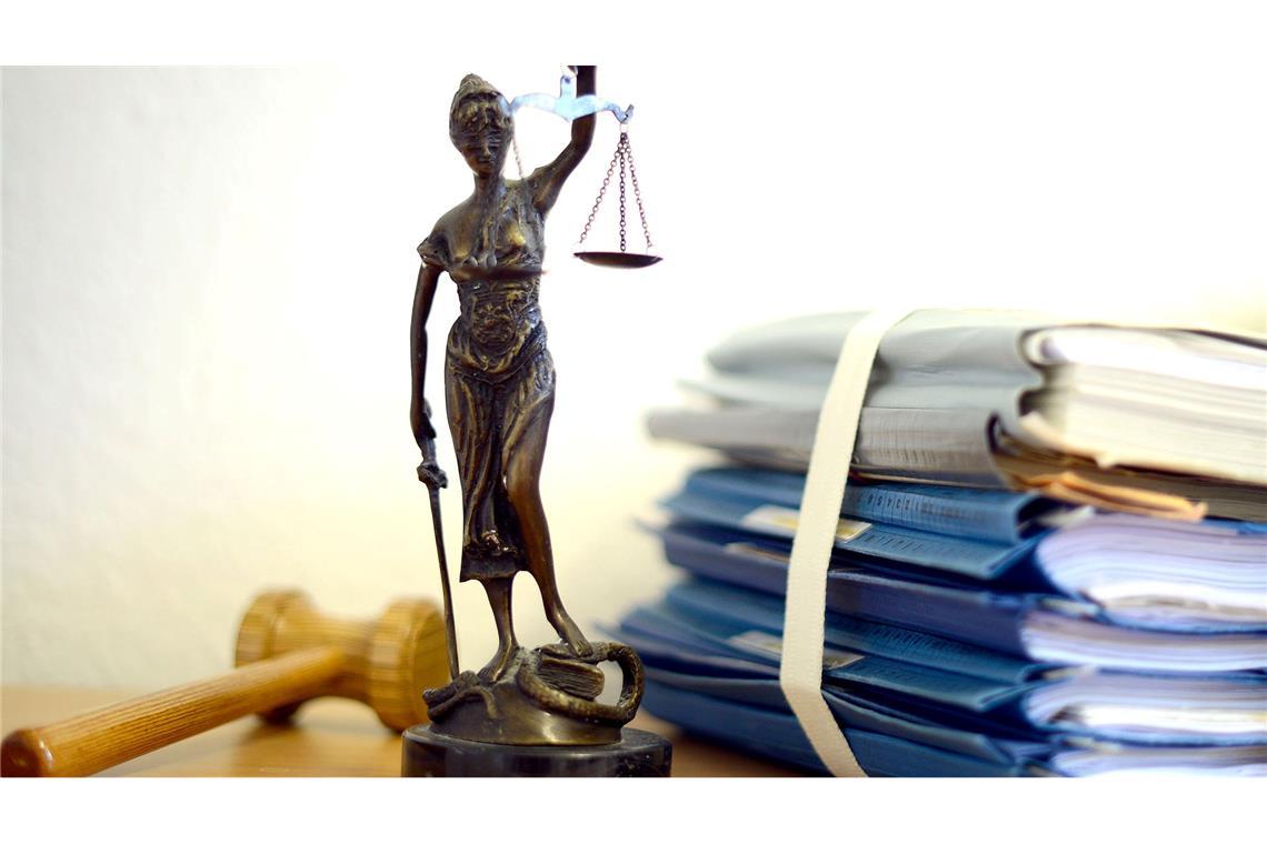 Richterbund warnt vor Überlastung der Justiz Allein im Jahr 2023 sind laut Angaben des Deutschen Richterbunds bei den Staatsanwaltschaften mehr als 5,5 Millionen neue Fälle aufgelaufen.