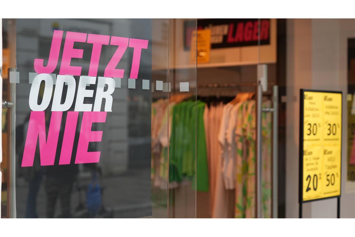 Gerry Weber schließt alle seine Shops - Marke wird verkauft Allzu lange dürfte es nicht dauern, bis der Klamottenverkauf in Gerry-Weber-Shop in Deutschland Geschichte ist.