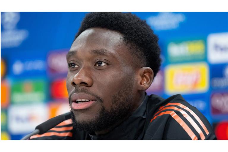 Alphonso Davies hat einen Kreuzbandriss erlitten.