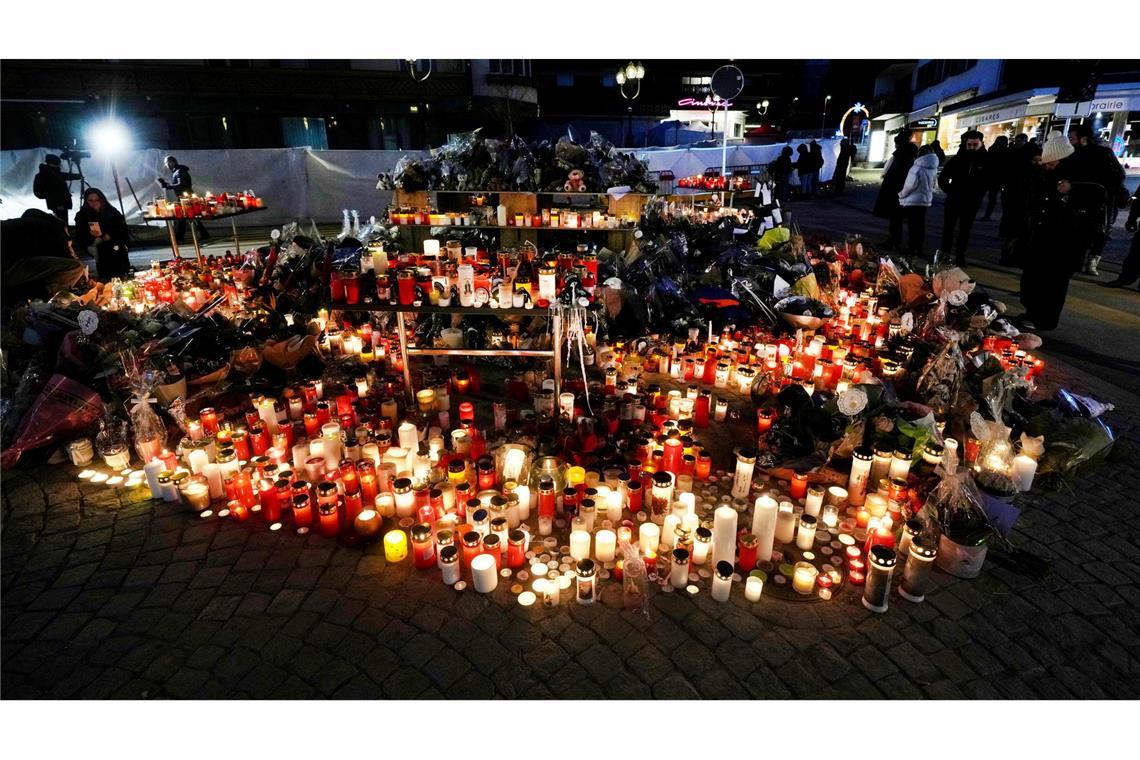 Als Brandursache in Crans-Montana wird Pyrotechnik in der Bar vermutet. (Archivbild)