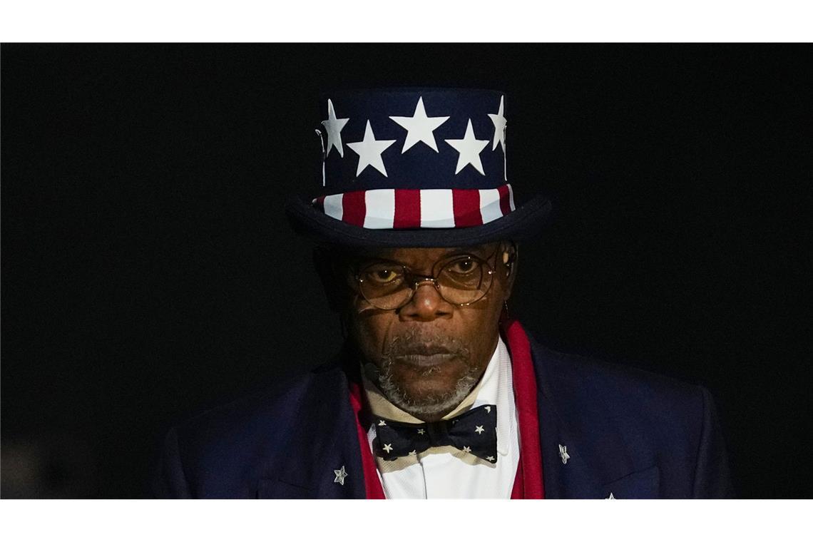 Zur Halbzeit gibt’s Kendrick Lamar – und kurz wird es auch politisch Als Conferencier fungierte der Schauspieler Samuel L. Jackson im „Uncle Sam“-Gewand.