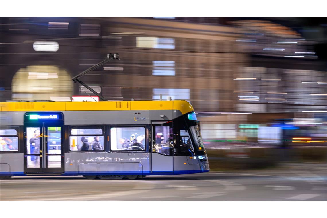 Studie: Ausbau von Bus und Bahn in Städten kommt kaum voran Als einzige Großstadt hat Leipzig das Nahverkehrsangebot seit 2023 um mehr als 10 Prozent ausgebaut. (Archivbild)