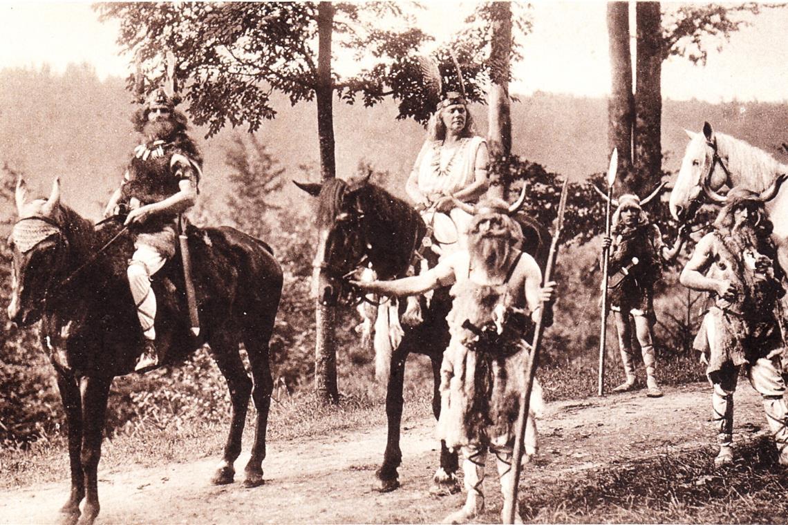 Murrhardts römisches Erbe Als Germanen und Römer verkleidet zogen die Laiendarsteller im Festzug von der Stadt bis zum Römersee. Fotos: privat