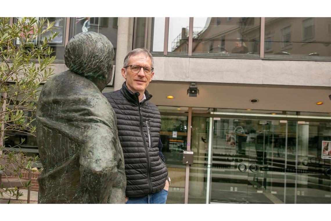 Als Intendant der Esslinger Landesbühne setzt Marcus Grube auf eine „Charme-Offensive“. Die Landestheater sollten sich aus seiner Sixcht selbstbewusster präsentieren.