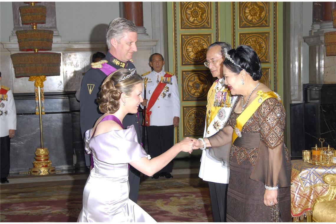 Thailand trauert um ehemalige Königin Als König Bhumibol 2006 sein 60. Thronjubiläum feierte, ...