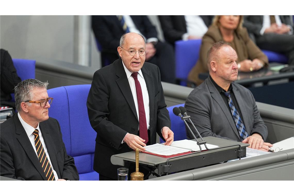 Neuer Bundestag konstituiert - alte Regierung entlassen Alterspräsident Gysi eröffnet die konstituierende Sitzung.