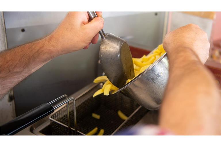 Altes Fett und Öl etwa aus Fritteusen der Gastronomie ist ein begehrtes Diebesgut. (Archivbild)