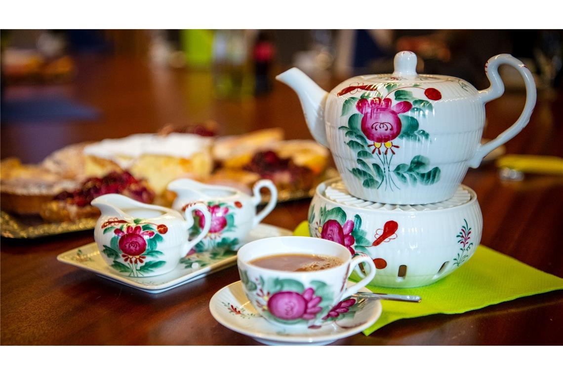 Altes Geschirr ist nur eines von vielen Gegenständen, die Menschen gar nicht nutzen – aber als Erinnerungsstück behalten. (Symbolbild)