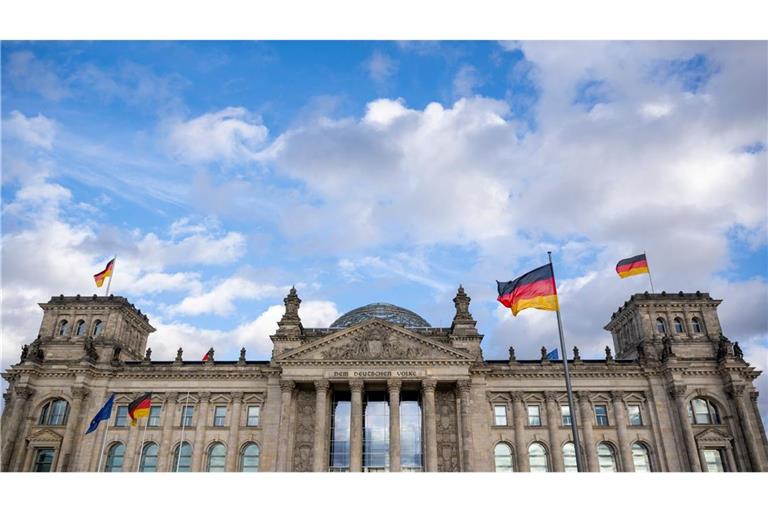Am 1. Juli erhalten die Abgeordneten des Bundestags mehr Geld.