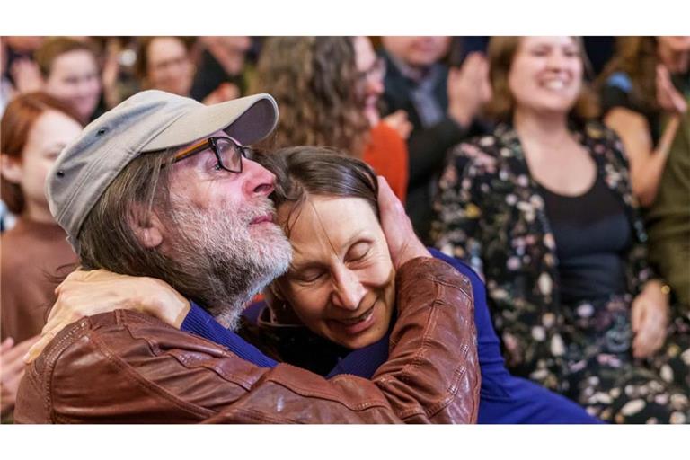 Am 14. Oktober 2024 freute sich die Autorin Martina mit ihrem Mann Jan Kuhlbrodt über den Deutschen Buchpreis im Kaisersaal des Frankfurter Römers.