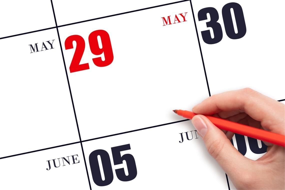 Was ist am 29. Mai 2025? Am 29. Mai 2025 ist Christi Himmelfahrt und Vatertag in Deutschland. Alles zu Bedeutung, Bräuchen, Schulferien, Ladenöffnungszeiten & LKW-Fahrverbot.