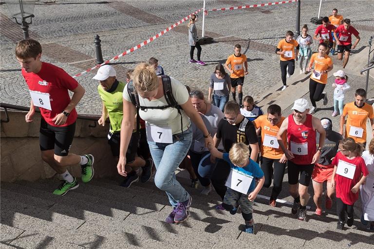 Am 29. September ist es wieder so weit, dann startet der siebte Burgberg-Stäffeleslauf der Lebenshilfe. Auf der Strecke müssen viele Treppen bewältigt werden. Foto: Alexander Becher