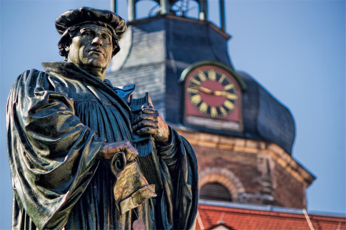 Wo ist der Reformationstag ein Feiertag? Am 31. Oktober wird der Reformationstag begangen. Doch nicht überall ist er ein gesetzlicher Feiertag. Welche Bundesländer betroffen sind, welche Bedeutung der Tag hat und wie er 2025 fällt.