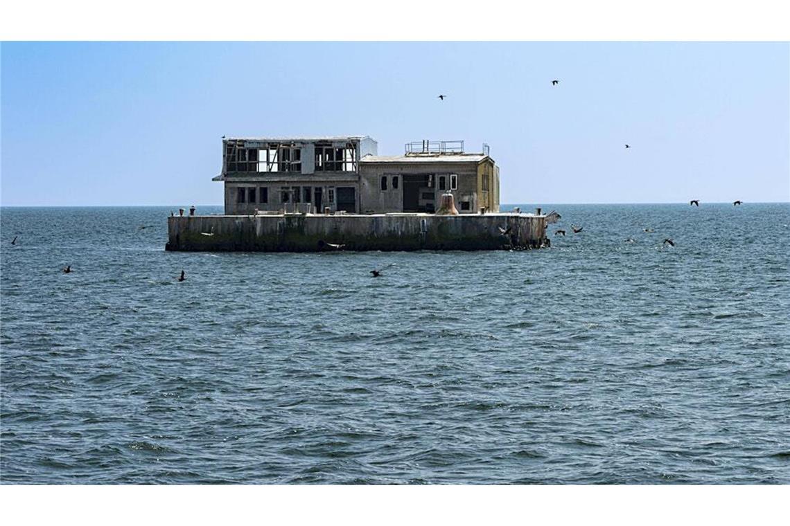 Am 4. Juni wird diese ungewöhnliche Immobilie, eine ehemalige NVA-Marinestation, in Hamburg von der Norddeutschen Grundstücksauktionen AG versteigert. Startpreis: 39.000 Euro.
