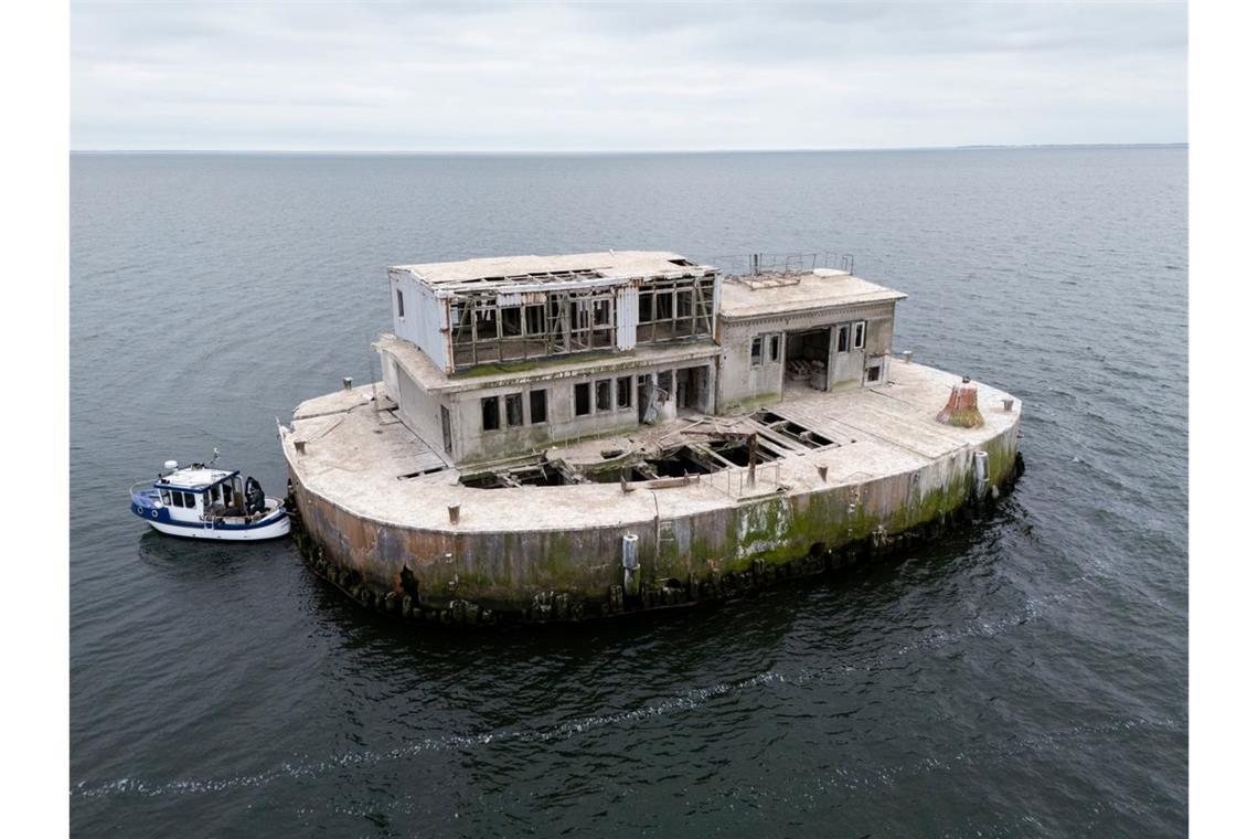 Am 4. Juni wird diese ungewöhnliche Immobilie, eine ehemalige NVA-Marinestation, in Hamburg von der Norddeutschen Grundstücksauktionen AG versteigert. Startpreis: 39.000 Euro.