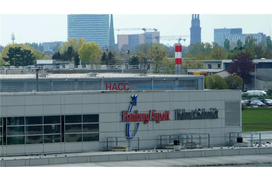 Am Airport Hamburg war es wegen eines Kerosin-Lieferengpasses zu Verspätungen und Flugausfällen gekommen. (Archivbild)