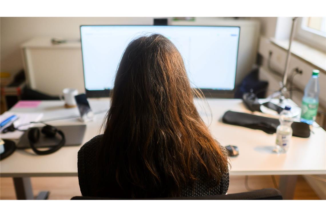 Umfrage: Krisenfester Job und gutes Gehalt am wichtigsten Am Arbeitsplatz sind nach einer neuen Umfrage Jobsicherheit und gutes Gehalt für viele Menschen weit wichtiger als Zusatzleistungen der Firma oder die Sinnhaftigkeit der Arbeit. (Symbolbild)