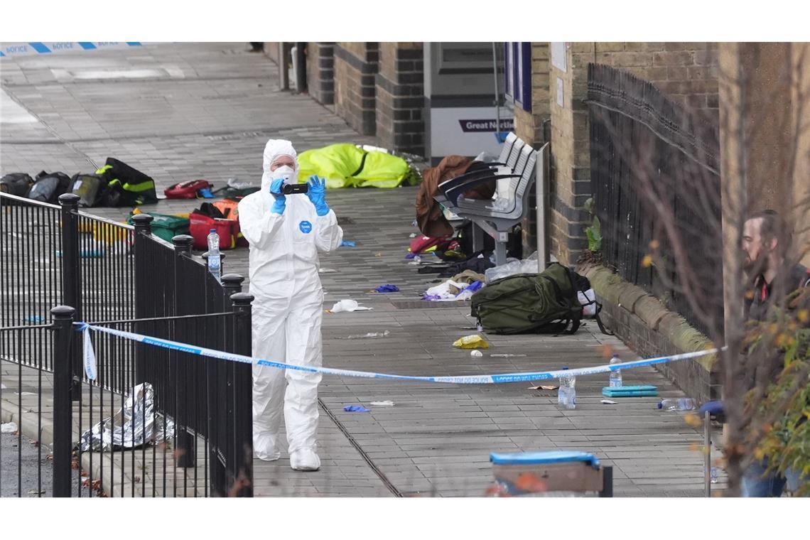 Nur noch ein Tatverdächtiger nach Attacke in Zug in England