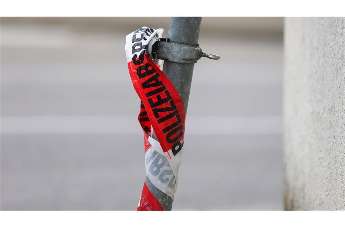 Am Donnerstag durchsuchte die Polizei  das Wohnanwesen eines 69-Jahre alten Tatverdächtigen in dem Teilort von Schwendi (Landkreis Biberach).