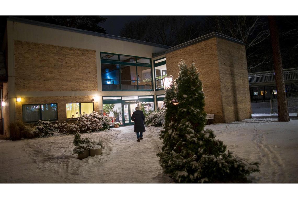 Am dritten Tag des Stromausfalls in Teilen Berlins warten Zehntausende Haushalte weiter auf Energie.