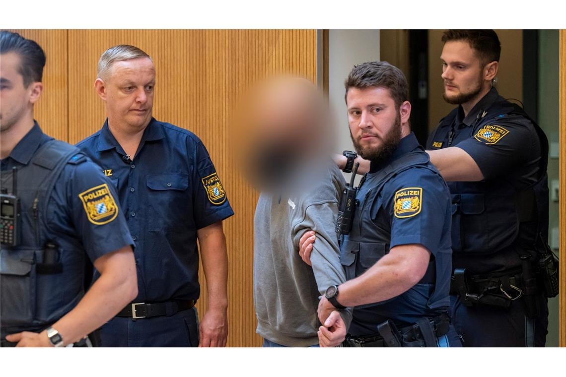 Am ersten Tag des Prozesses war der Hauptangeklagte in Hand- und Fußfesseln hereingeführt worden. (Archivfoto)