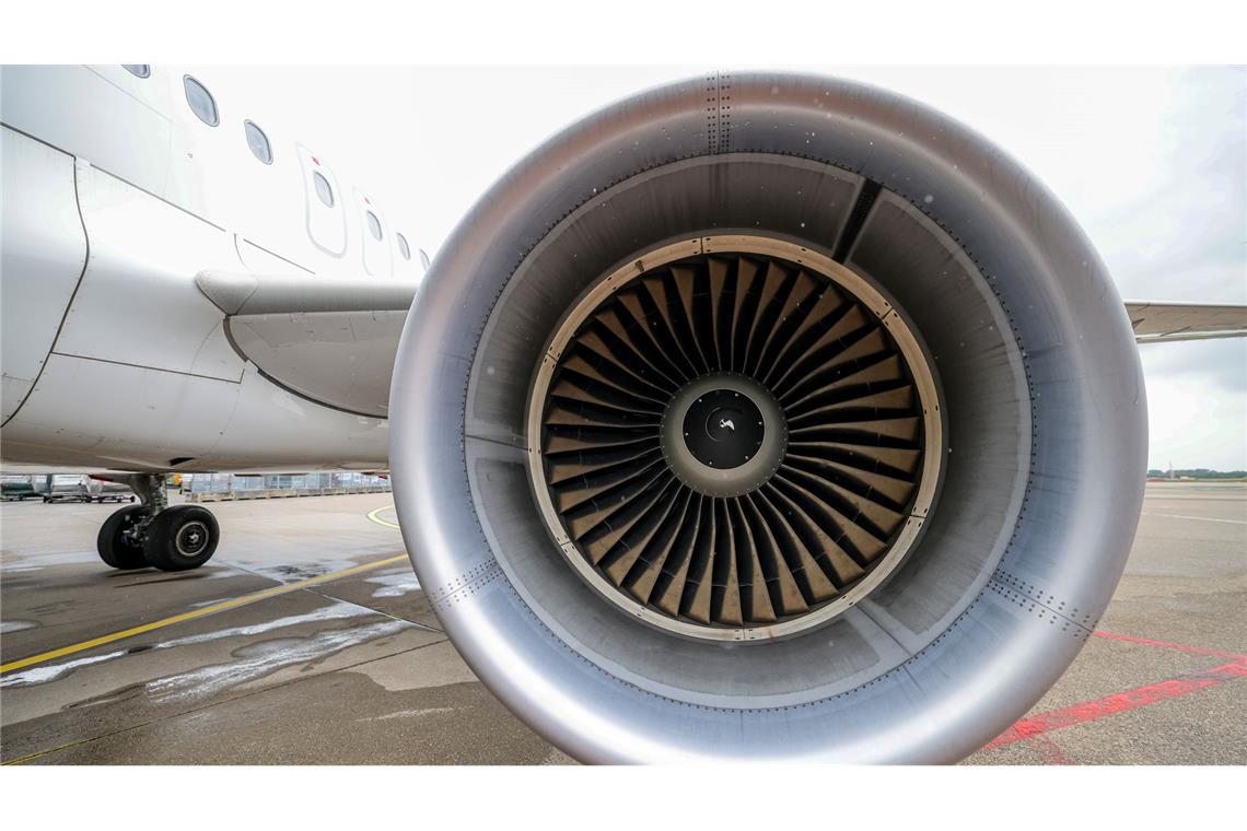 Deutsche Planespotterin am Flughafen von Skiathos verletzt Am Flughafen der griechischen Insel wurde eine Frau aus Deutschland von den Turbinengasen erfasst und leicht verletzt.