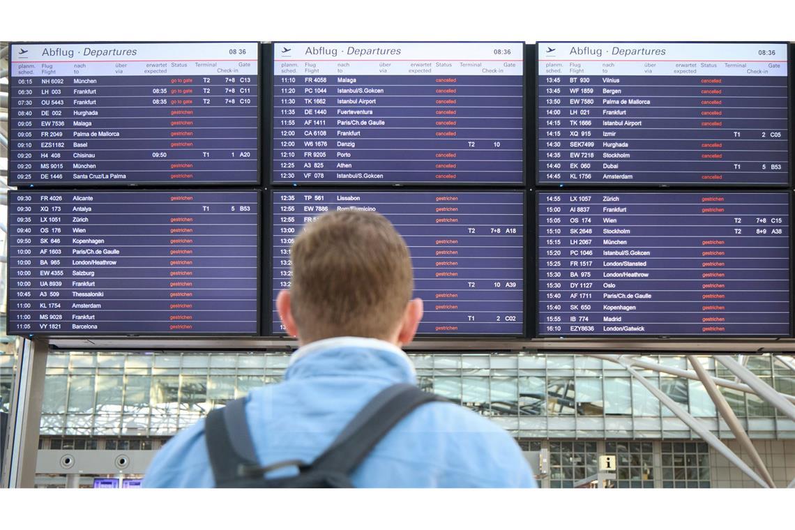 Bilder des Tages Am Flughafen Hamburg geht nichts mehr, einen Tag früher als erwartet.