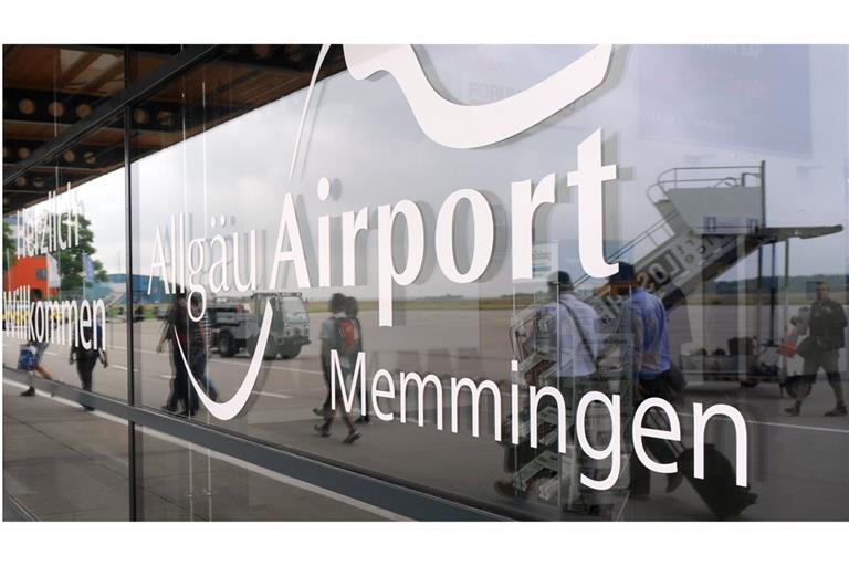 Am Flughafen in Memmingen musste eine Passagiermaschine notlanden. (Symbolbild)