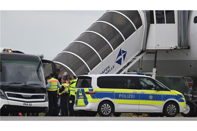 Am Flughafen Leipzig/Halle stand erneut ein Abschiebeflug bevor. Am Airport stand am Morgen eine Maschine mit dem Ziel Bagdad bereit.