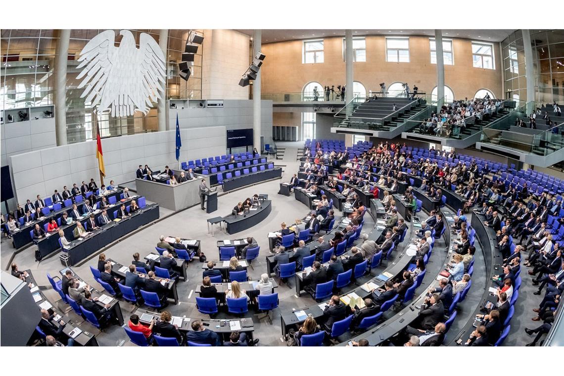 Am Freitag wird der Bundestag voraussichtlich die Aussetzung des Familiennachzugs zu bestimmten Flüchtlingen beschließen (Symbolbild).