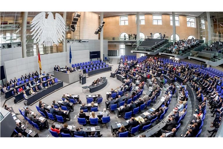 Am Freitag wird der Bundestag voraussichtlich die Aussetzung des Familiennachzugs zu bestimmten Flüchtlingen beschließen (Symbolbild).