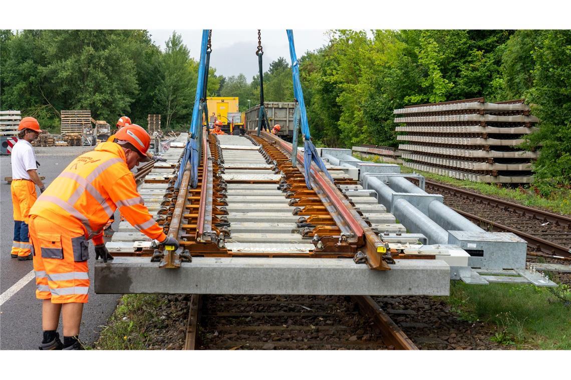 Bahn verringert Verlust – Fahrgäste spüren davon nur wenig Am Freitagabend beginnt die Generalsanierung der Strecke Hamburg-Berlin. (Archivbild)