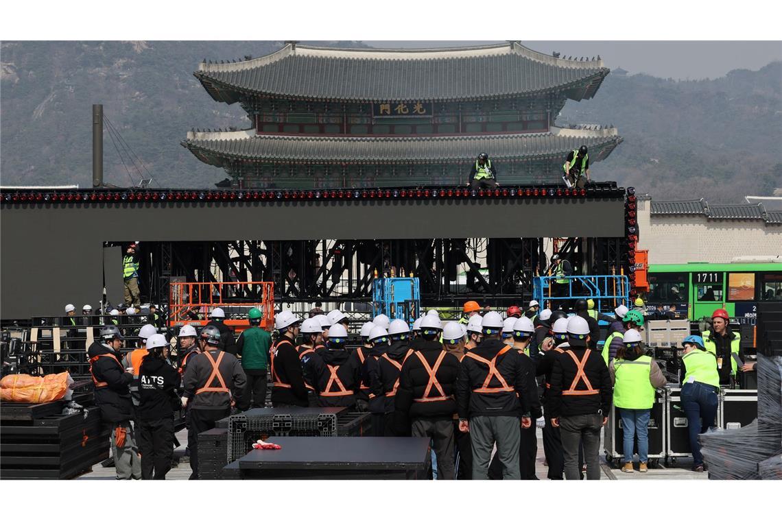 Am Gwanghwamun-Platz in Seoul wird die Band BTS ihr Comeback-Konzert geben. Es wird weltweit via Netflix übertragen.