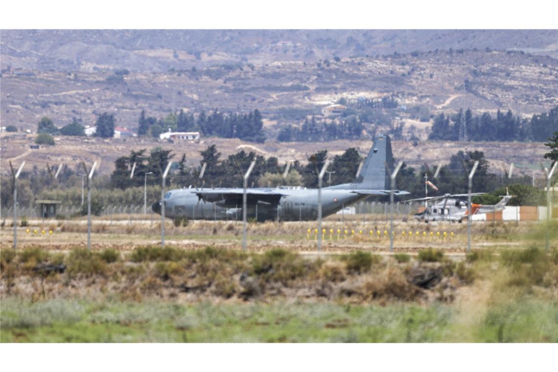 Zypern bestätigt Ankunft von US-Militärflugzeugen Am Luftwaffenstützpunkt in Zypern sind amerikanische Militärflugzeuge angekommen.