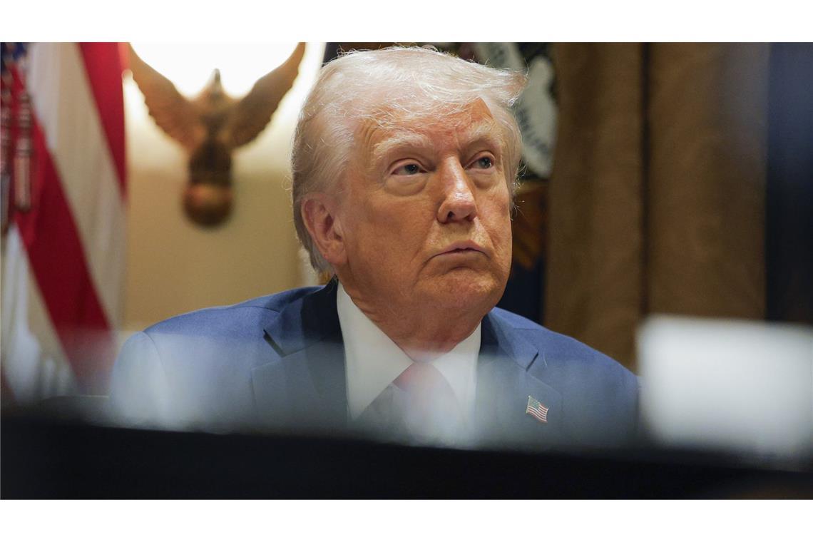 Trump: Zölle auf Waren aus Mexiko und Kanada Anfang März Am Mittwoch wurde Trump bei einer Kabinettssitzung nach den Strafzöllen gegen Kanada und Mexiko gefragt und hatte Verwirrung gestiftet.