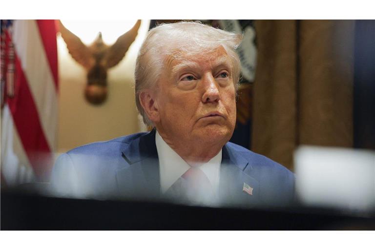Am Mittwoch wurde Trump bei einer Kabinettssitzung nach den Strafzöllen gegen Kanada und Mexiko gefragt und hatte Verwirrung gestiftet.