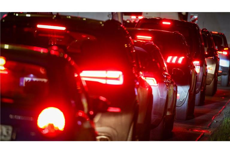 Am Mittwochmorgen brauchten Autofahrer auf der A8 bei Pforzheim Geduld (Symbolbild).