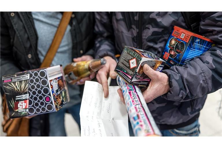 Am Montag startet der Verkauf von Silvesterfeuerwerk offiziell. (Archivbild)