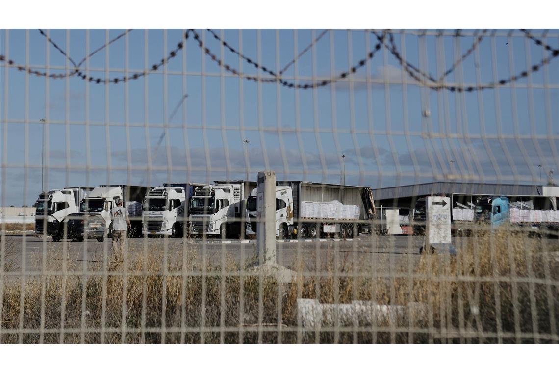 "Unerträglich": Kritik an israelischer Gaza-Offensive wächst Am Montag war erstmals seit fast drei Monaten wieder humanitäre Hilfe in das umkämpfte Gebiet gekommen – israelischen Angaben zufolge waren es aber zunächst nur fünf Lastwagen.